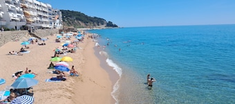 Detached house with sea views. Near Barcelona and Costa Brava.