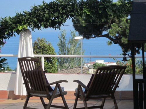 Detached house with sea views. Near Barcelona and Costa Brava.
