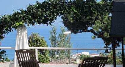 Detached house with sea views. Near Barcelona and Costa Brava.