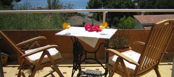 Detached house with sea views. Near Barcelona and Costa Brava.