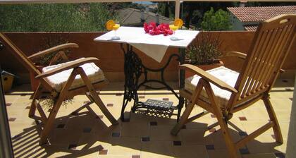 Detached house with sea views. Near Barcelona and Costa Brava.