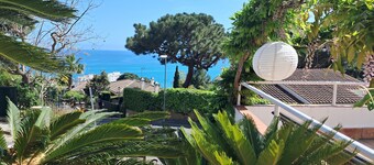 Detached house with sea views. Near Barcelona and Costa Brava.