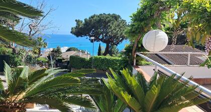 Detached house with sea views. Near Barcelona and Costa Brava.