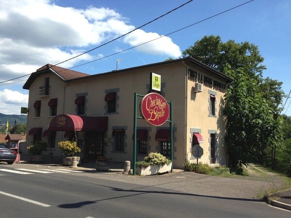 ด้านหน้าที่พัก