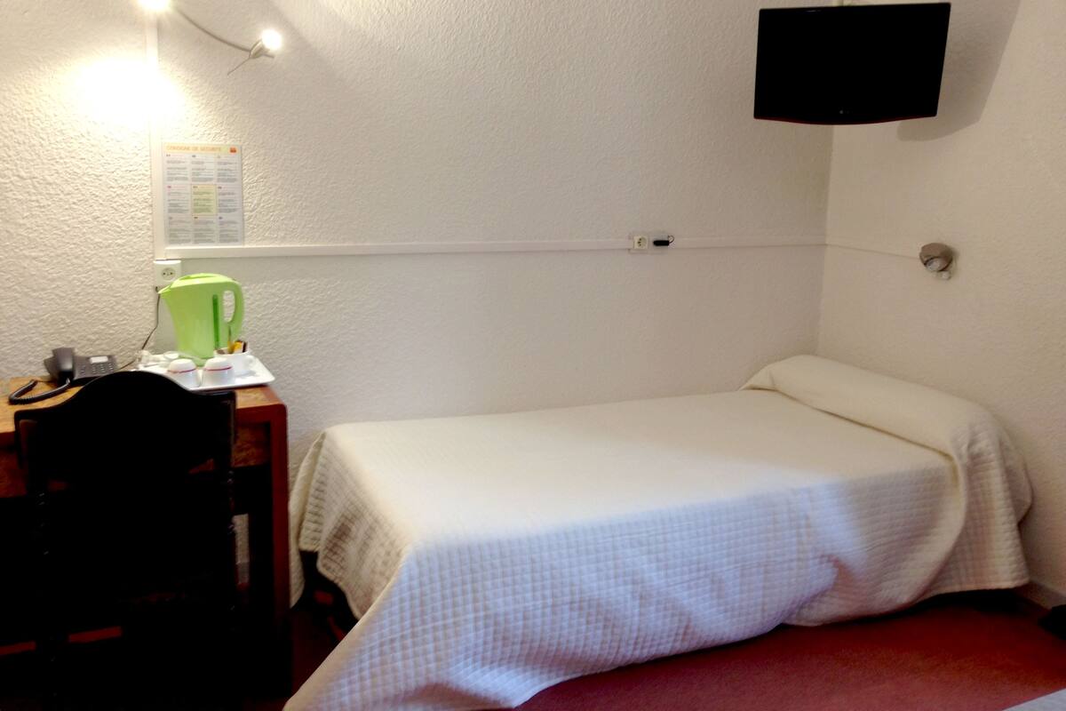 Standard Single Room | Meja, Wi-fi percuma