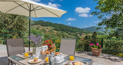 House Margherita on the hill with view (Tenuta Bellosguardo)