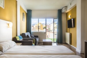 四人房 | 办公桌、免费 WiFi、床单