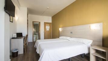 1 bedroom, desk, free WiFi, bed sheets