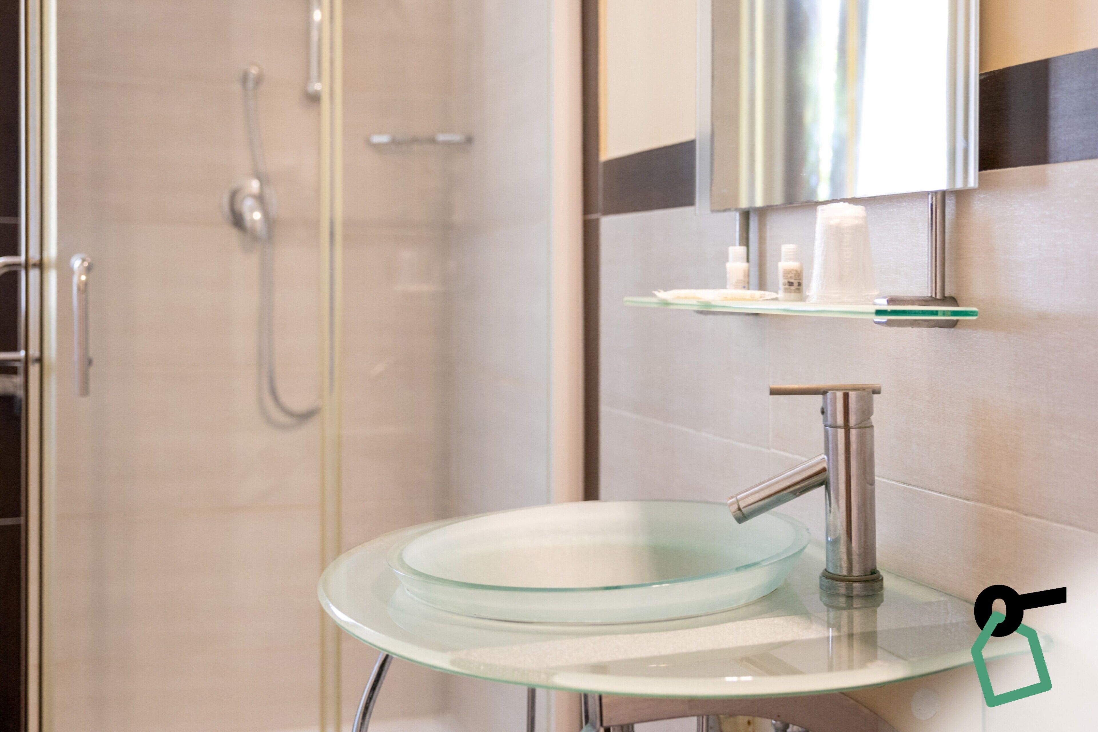 Triple Room | Bathroom | Shower, free toiletries, hair dryer, towels