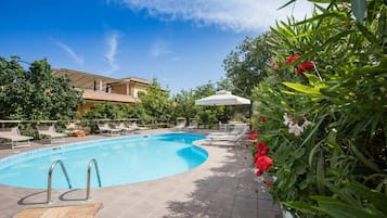 Piscina externa sazonal