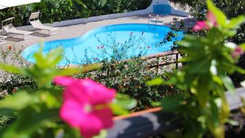 Piscine extérieure (ouverte en saison)