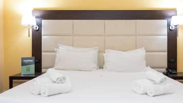 Triple Room | 1 bedroom, minibar, in-room safe, desk