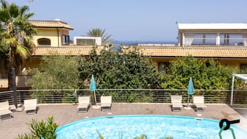 Piscina externa sazonal