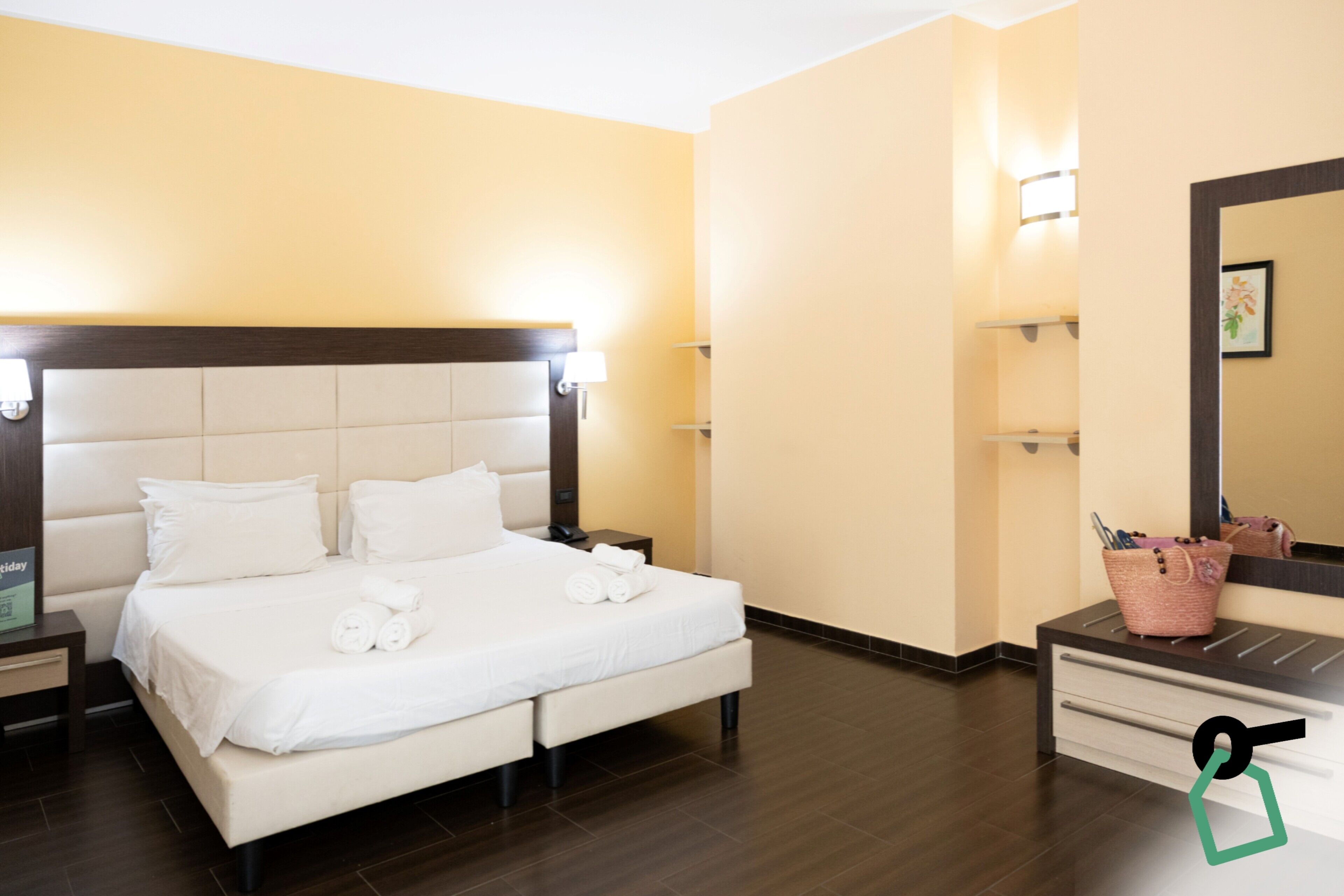 Quarto triplo | 1 quarto, frigobar, cofres nos quartos, escrivaninha