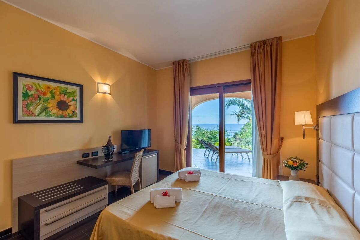 1 phòng ngủ, minibar, két bảo mật tại phòng, bàn
