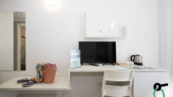1 bedroom, minibar, in-room safe, desk