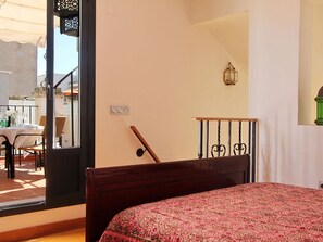 1 habitación, tabla de planchar con plancha, internet y ropa de cama 