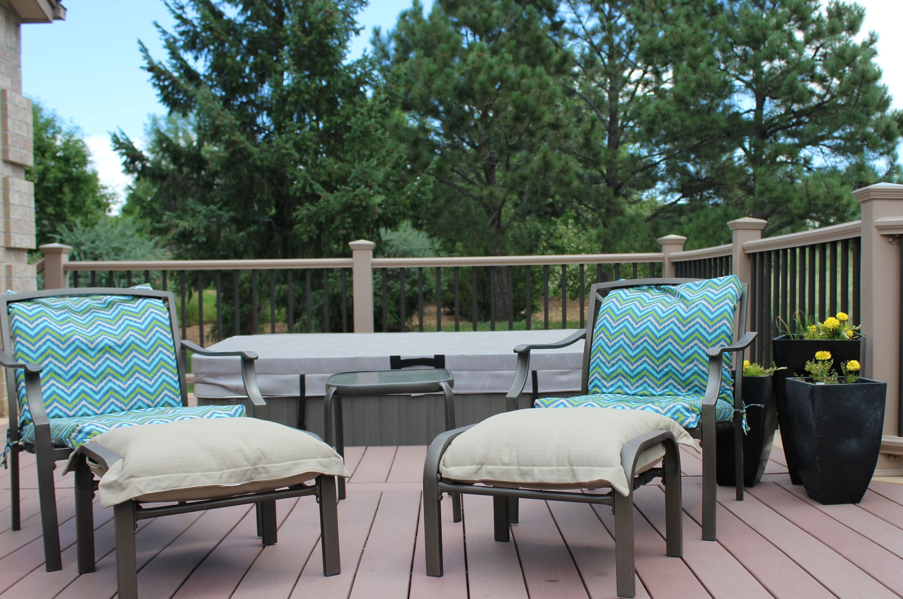 Beautiful Home 5 Miles  to Air Force Academy Hot Tub and Sleeps 18