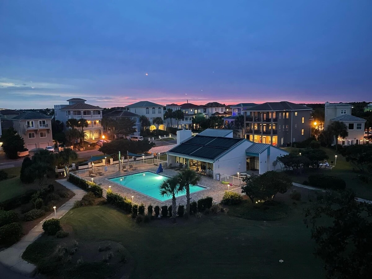 Photo 18 of Destin Oasis Private Pool & Golf cart Beachside Sleep 10 King Summer Deals!!