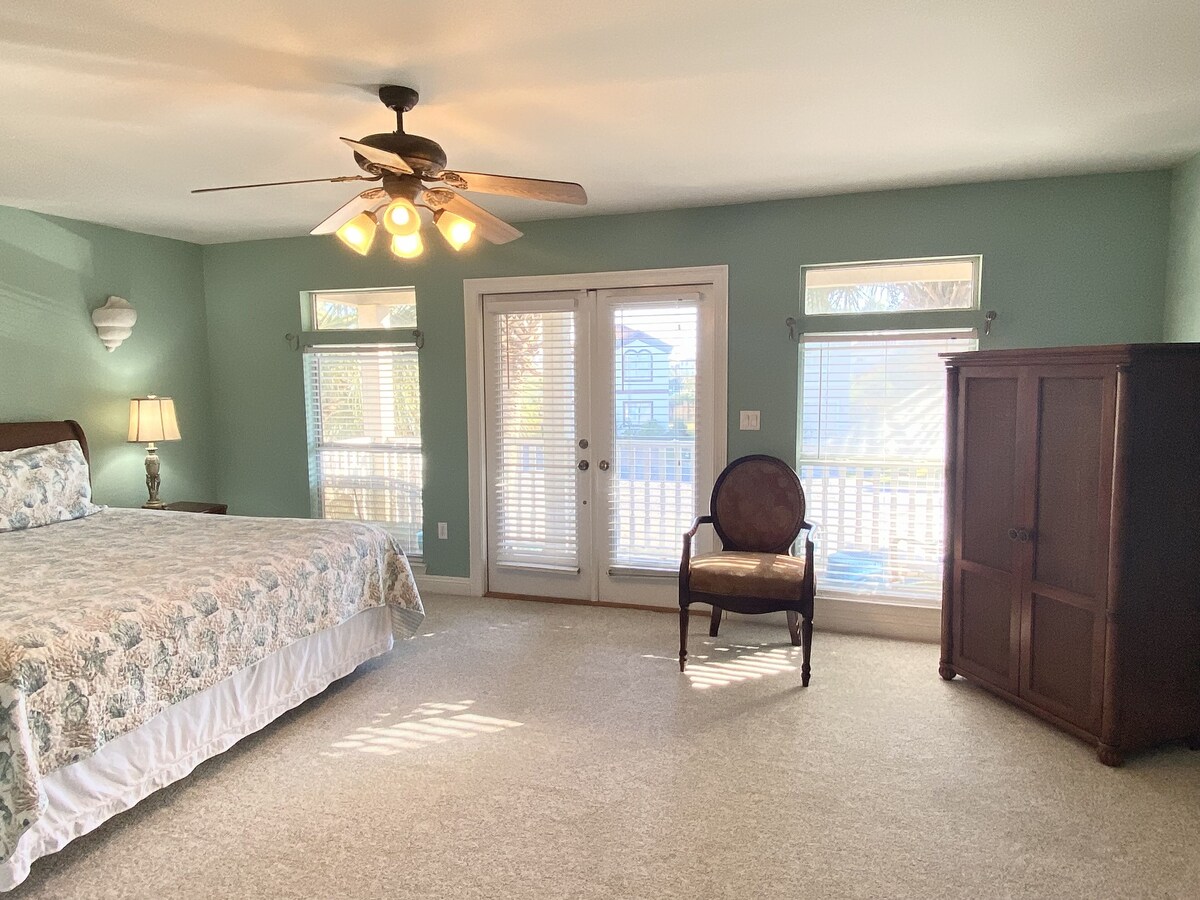 Photo 5 of Destin Oasis Private Pool & Golf cart Beachside Sleep 10 King Summer Deals!!