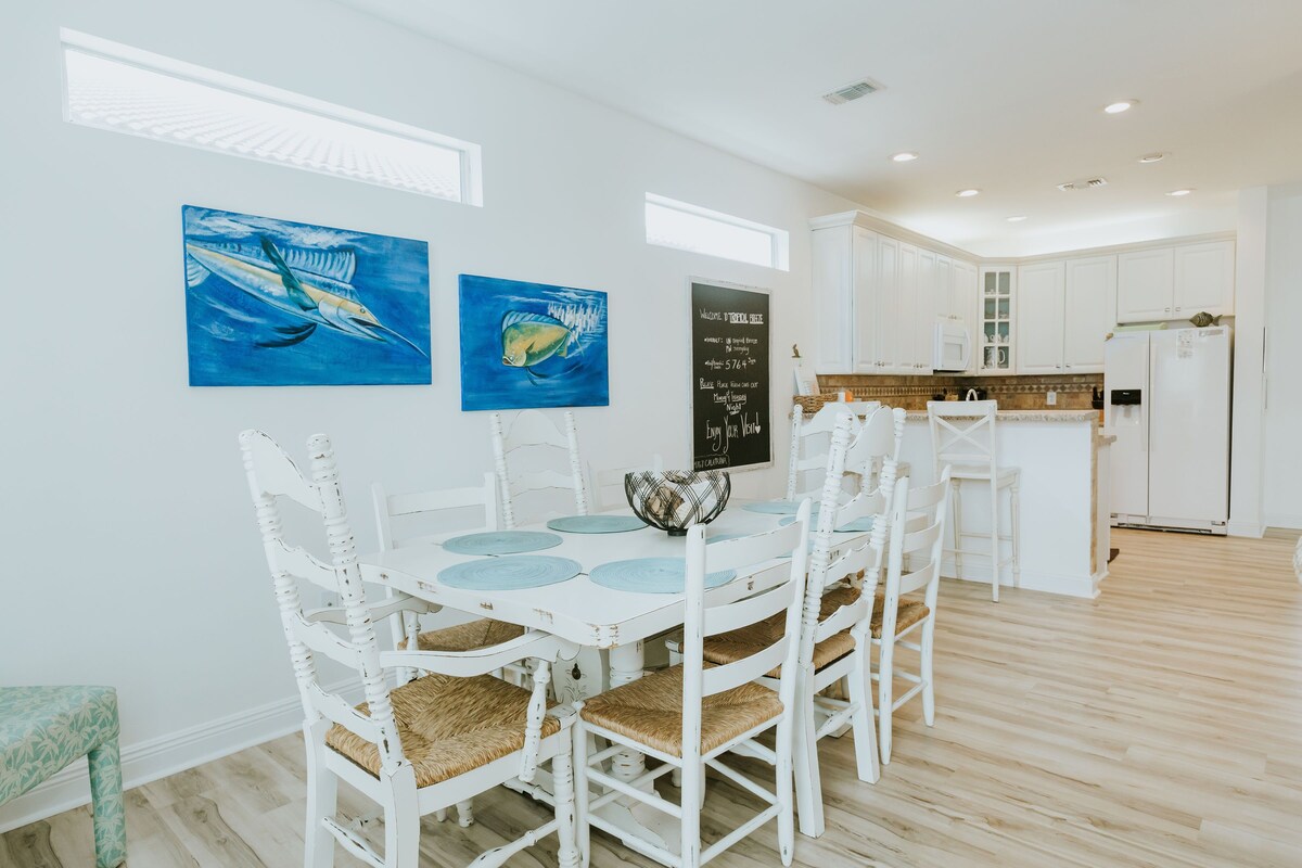 Photo 3 of Destin Oasis Private Pool & Golf cart Beachside Sleep 10 King Summer Deals!!