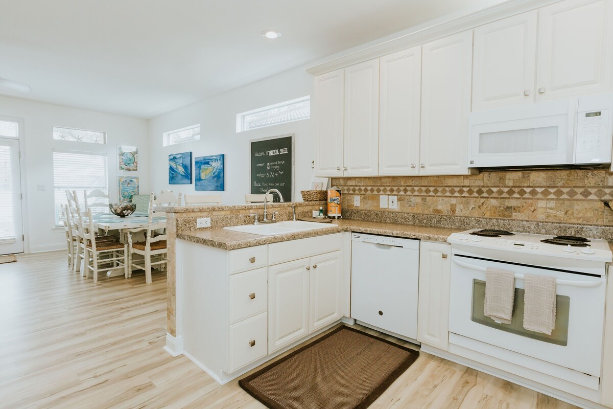 Photo 2 of Destin Oasis Private Pool & Golf cart Beachside Sleep 10 King Summer Deals!!