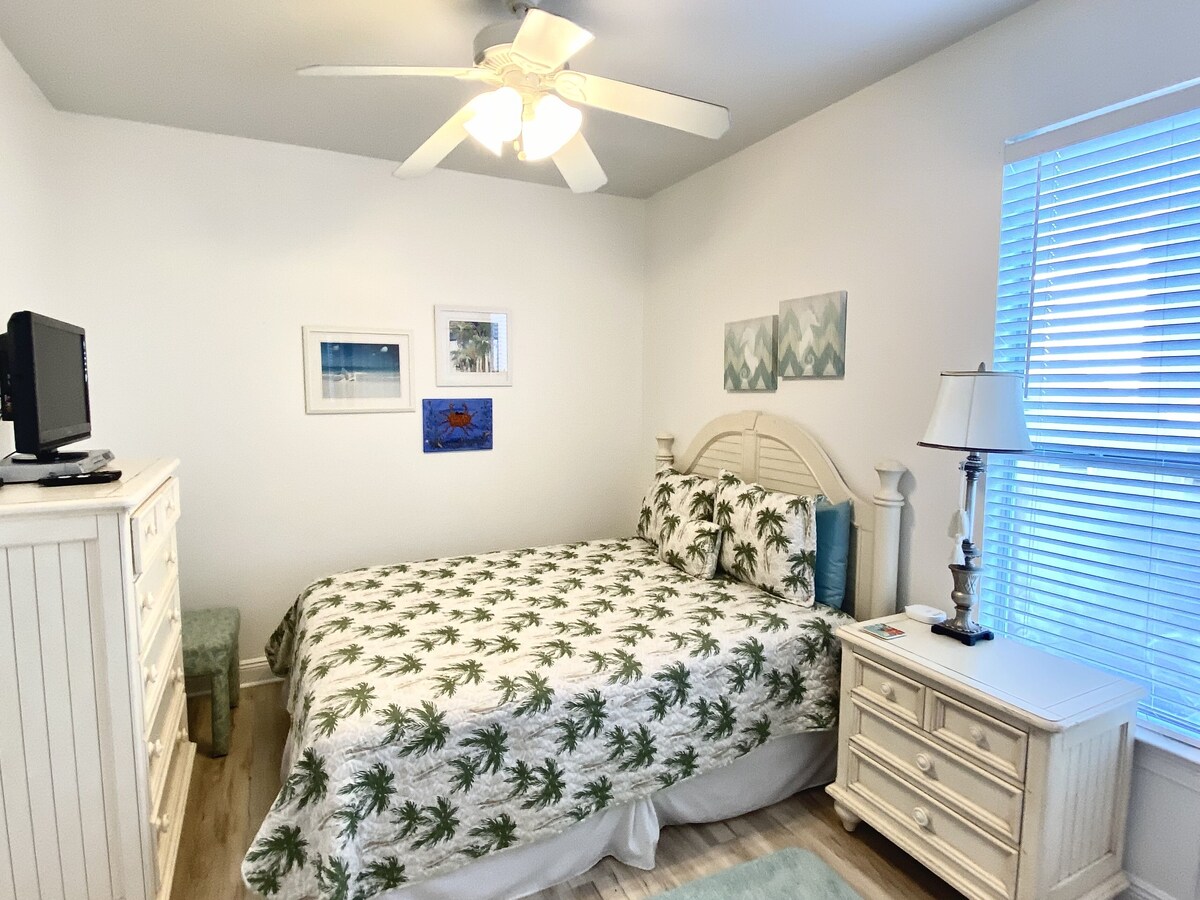 Photo 7 of Destin Oasis Private Pool & Golf cart Beachside Sleep 10 King Summer Deals!!
