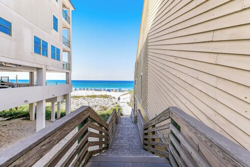 Destin Oasis Private Pool & Golf cart Beachside Sleep 10 King Summer Deals!!