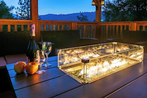 Waterfall Lodge near Yosemite. Playground, Hot Tub