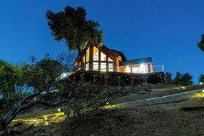 Exterior - Waterfall Lodge near Yosemite. Playground, Hot Tub (Oakhurst)