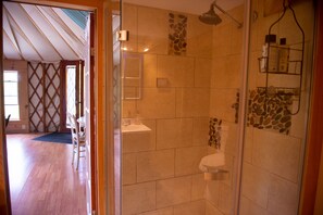 Shower, eco-friendly toiletries, towels, soap - Secluded Yurt, Retreat on a Forest Farm (Trumansburg)