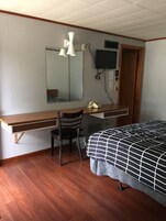 Habitación estándar, 1 cama doble, no fumadores | Escritorio, wifi gratis, ropa de cama