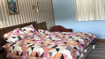 Standard Room, 1 Queen Bed, Non Smoking | Desk, free WiFi, bed sheets
