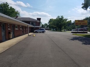 Exterior detail - Melody Motor Lodge (Connellsville)