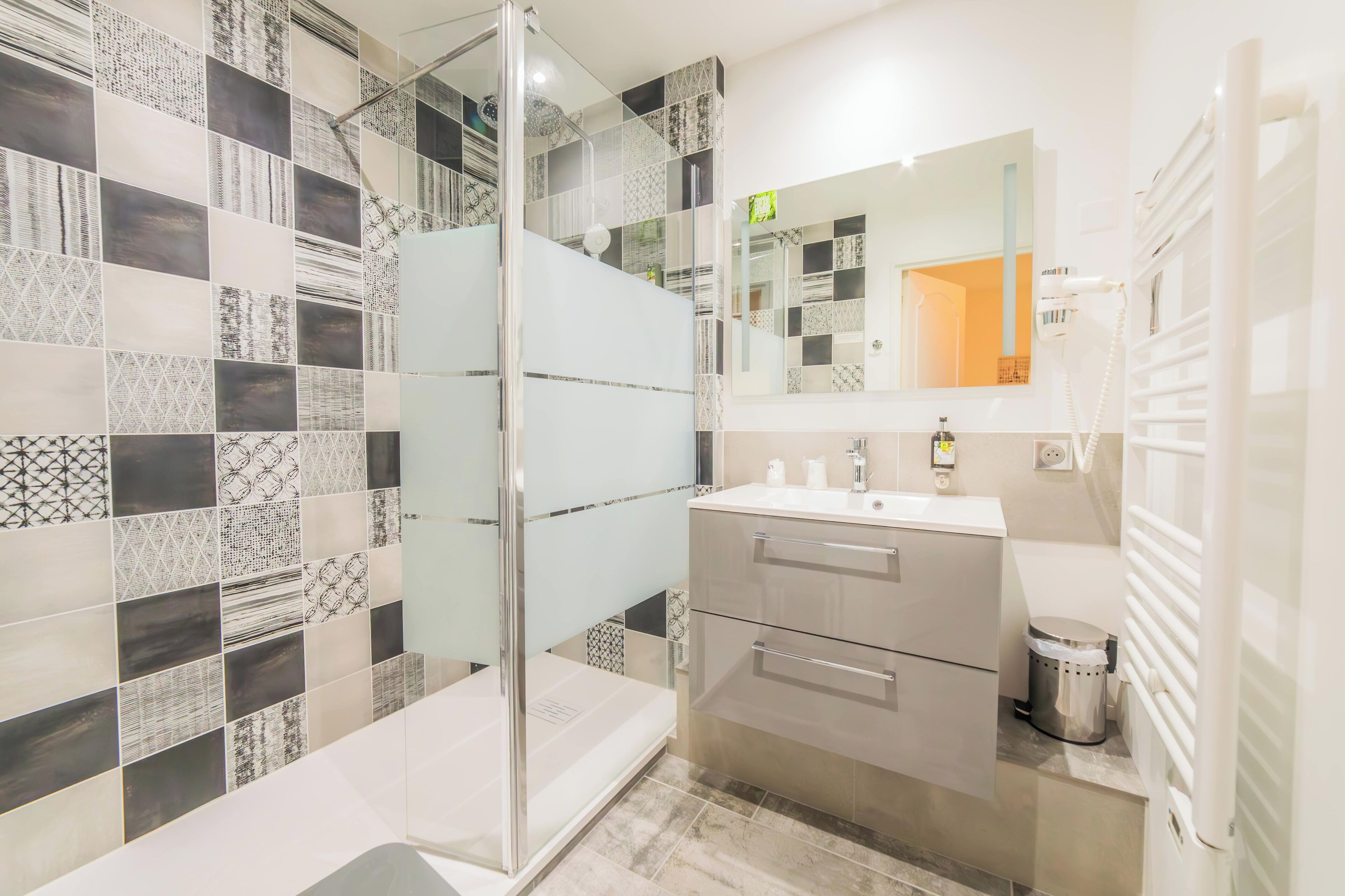 comfort double room | bathroom | free toiletries, hair dryer, towels