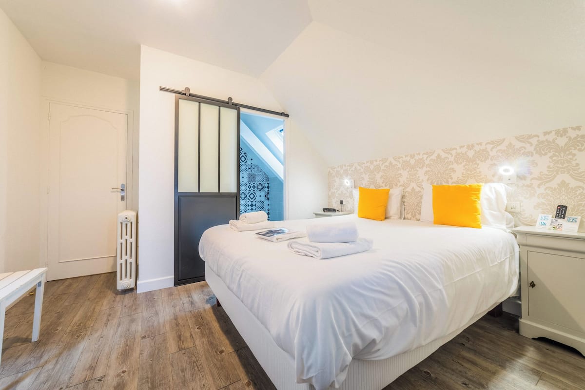 comfort double room | 1 bedroom, desk, free wifi, bed sheets