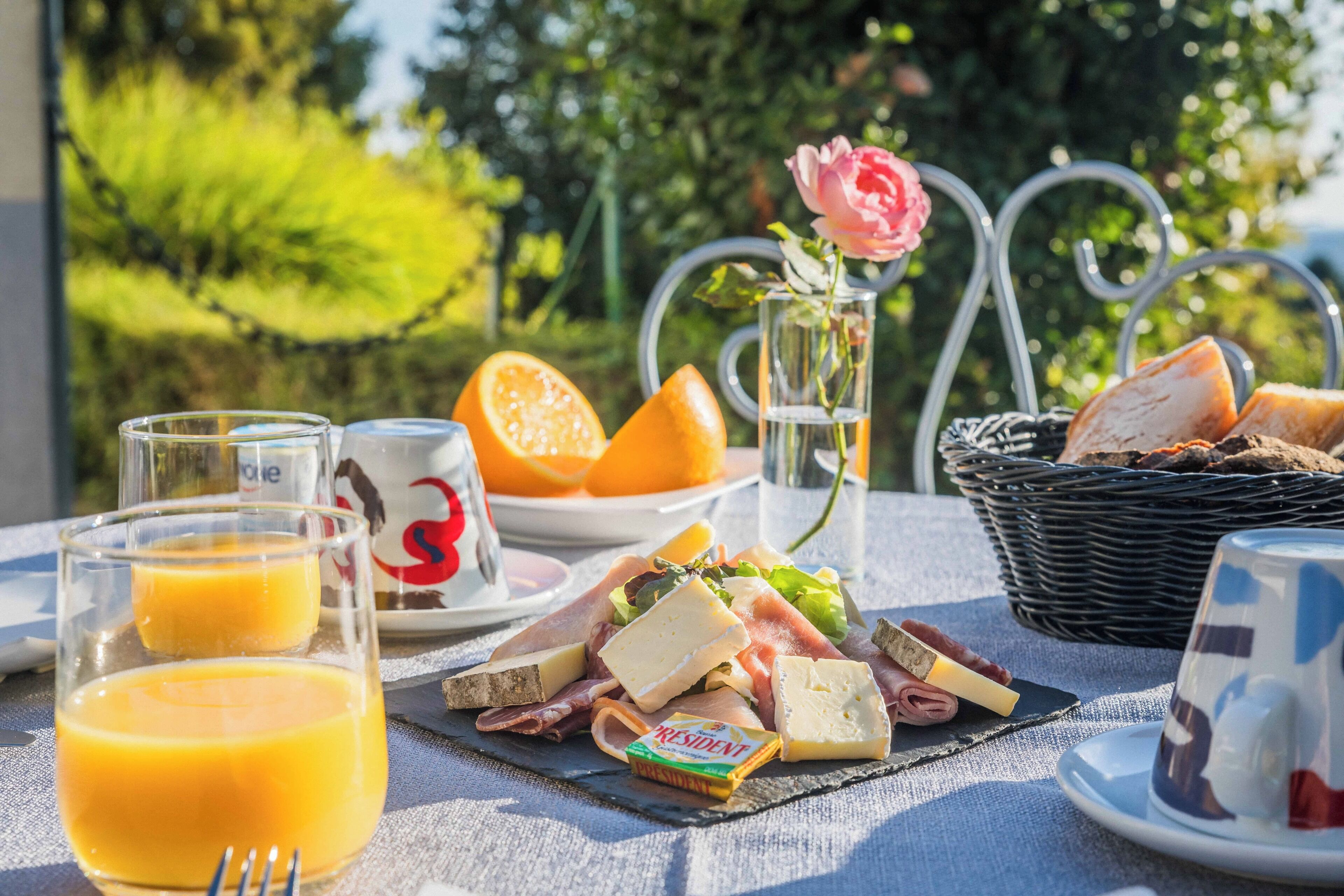 lunch and dinner served, regional cuisine