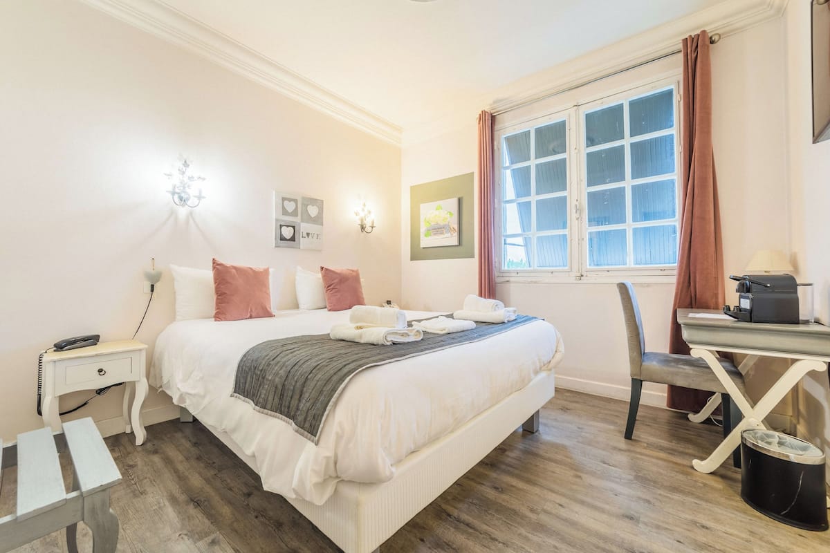 Comfort Double Room | Desk, free WiFi, bed sheets