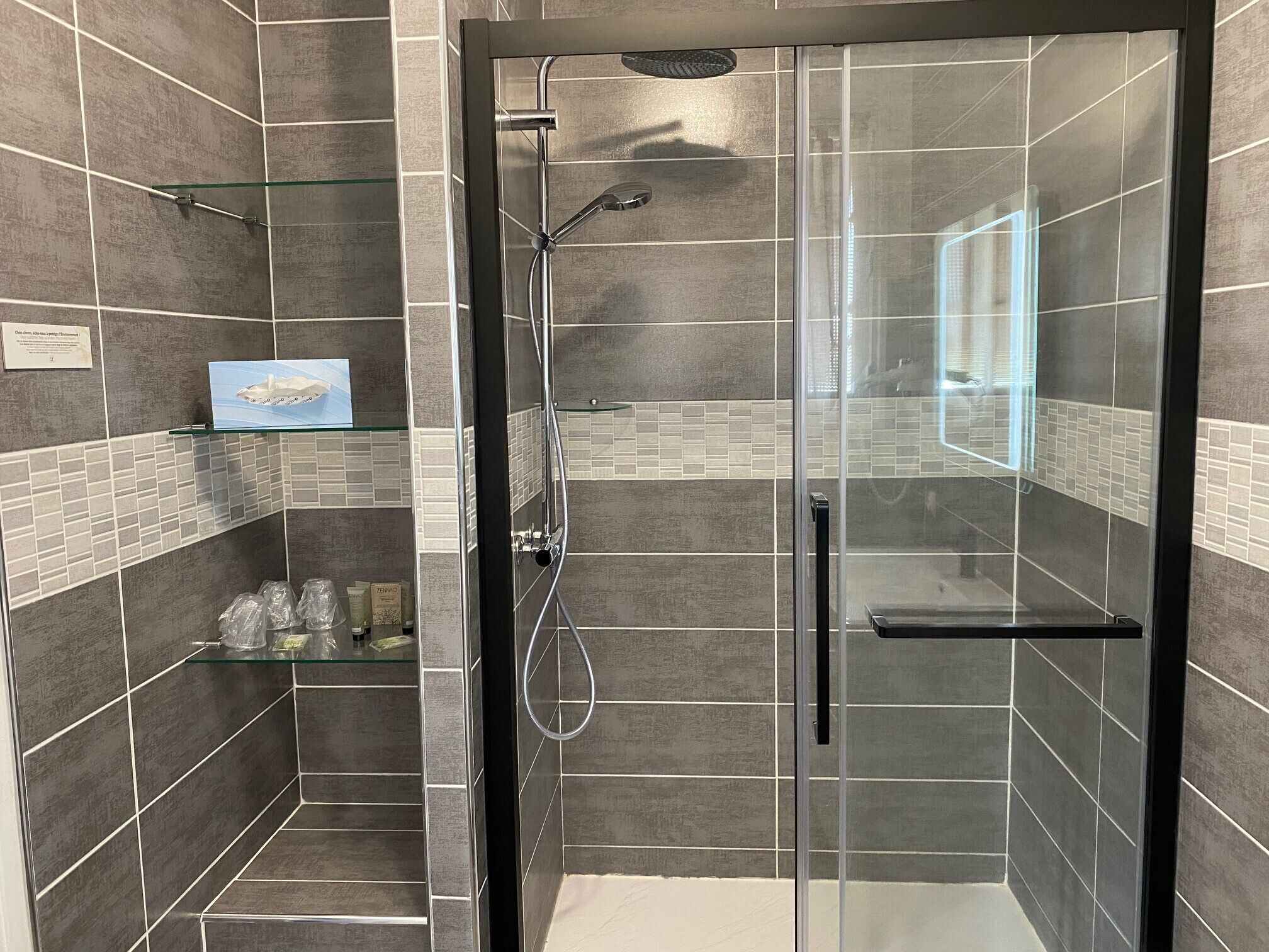 1 bedroom, desk, free wifi, bed sheets