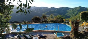 Appartement pour couple dans une ferme. Maison de campagne Ă Urbino. Vue panoramique!