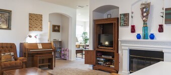 Geräumige 6b / 3b Safe & ruhig, +15 Betten, Jacuzzi, Kamin, exotische Früchte