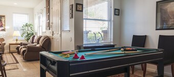 Spacious 6b/3b safe&quiet, +15 beds, jacuzzi, fireplace, exotic fruits