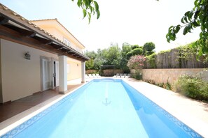 Outdoor pool - Beach Villa, Amazing Pool, Free WiFi, BBQ.... (Son Serra de Marina)