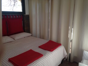 2 bedrooms, desk, iron/ironing board, free WiFi - Casa Lella lL lounge on Salo (Roè Volciano)