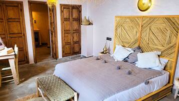 Luxury-Dreibettzimmer | Italienische Bettbezüge von Frette, hochwertige Bettwaren