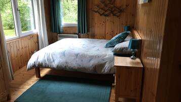 3 bedrooms, iron/ironing board, travel cot, free WiFi