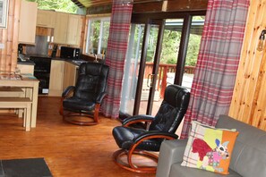 Televisio, pöytäjalkapallopöytä, kirjoja