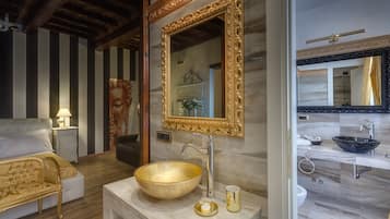 Dusche, Haartrockner, Bidet, Handtücher
