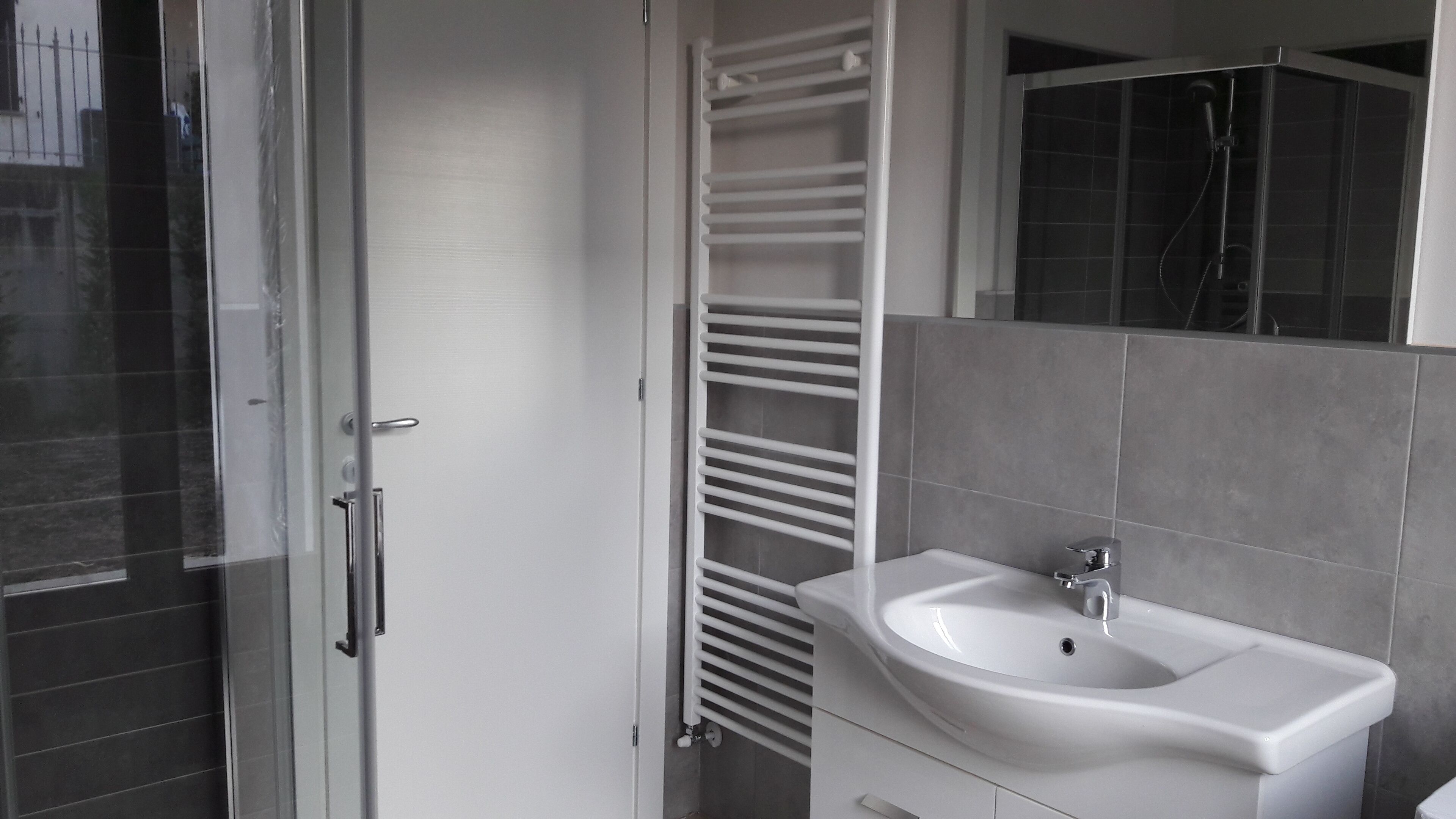 Dusche, Haartrockner, Bidet, Handtücher