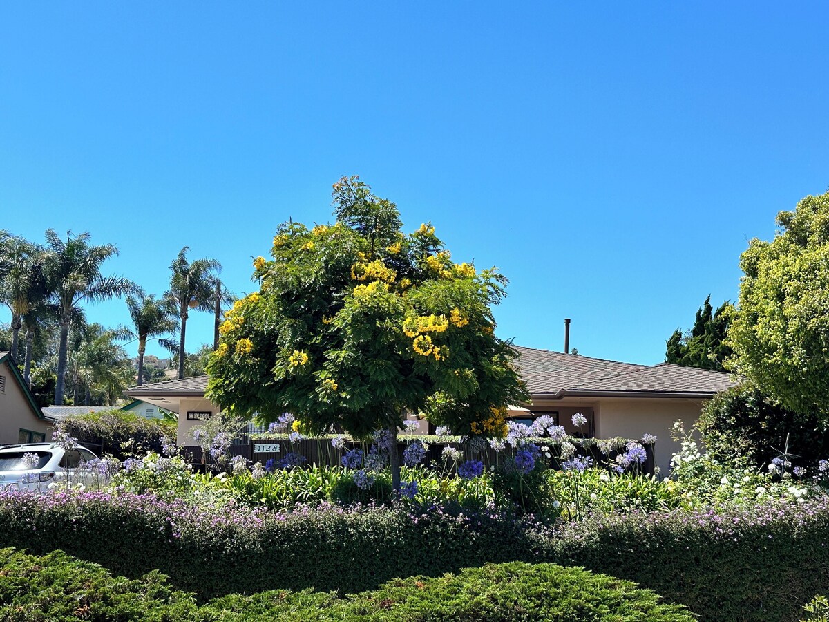 Walk to Beach, Harbor and Shops! Private Pool / Patio